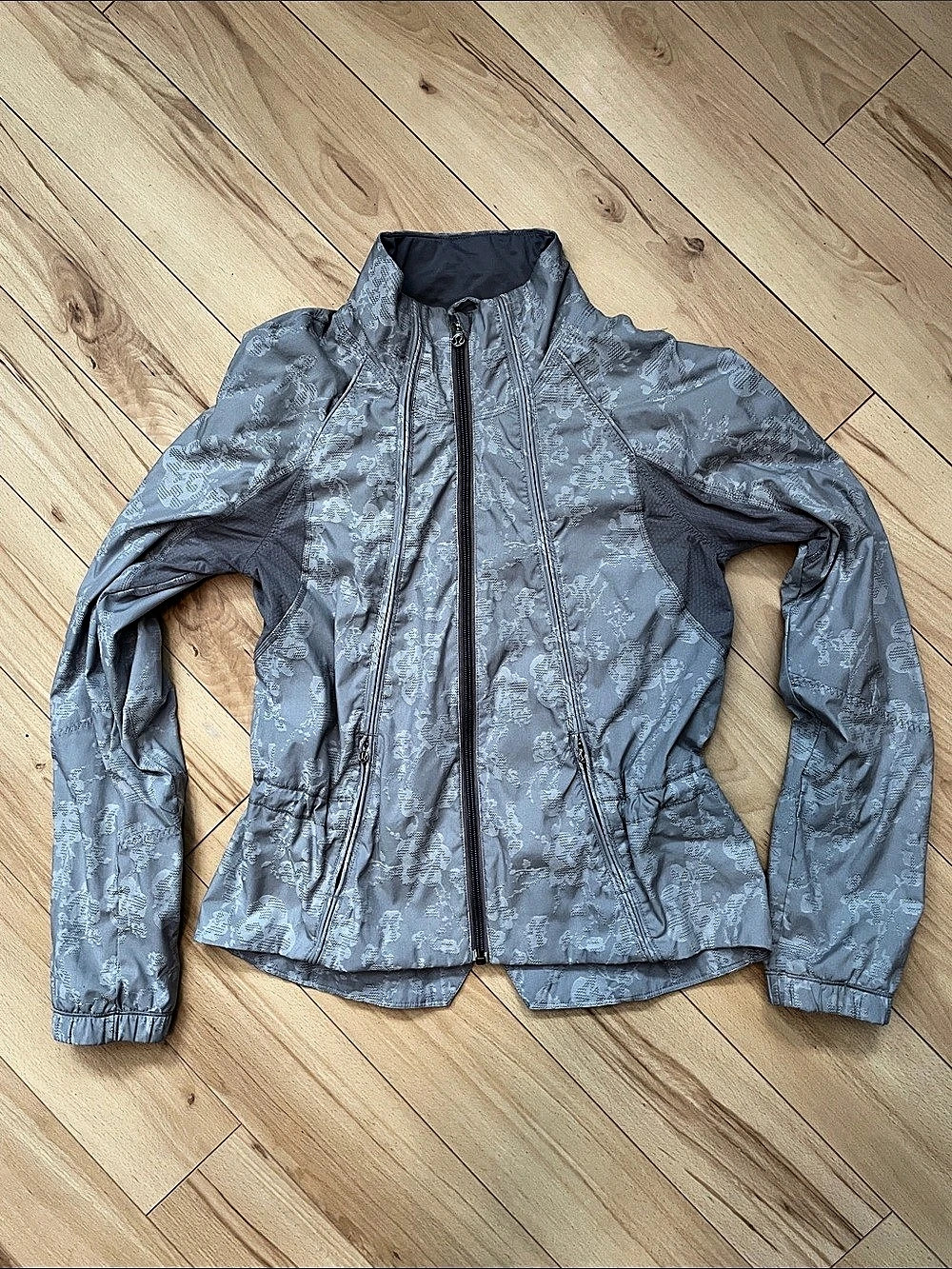 Lululemon Run: Travel to Track Jacket Fossil Gray with Floral Print